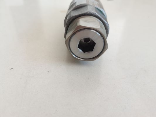 Akcesoria do części zamiennych do koparek E350D Zawór nadmiarowy koparki Stal 14713168